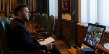 "Кожен такий удар рф підтверджує – вони не сприймають дипломатію всерйоз": Зеленський заявив, що робота переговорної команди буде скорегована