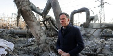 Генсек НАТО Рютте відвідав київську ТЕЦ, яку вночі атакувала росія