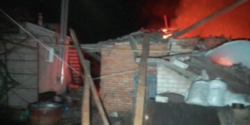 російські дрони атакували Дніпропетровщину: двоє загиблих та пожежі у житловому секторі