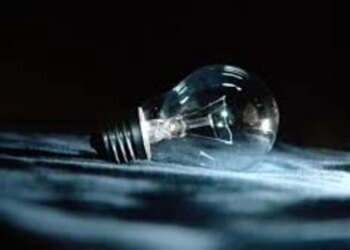 У Києві понад 255 бригад працюють над поверненням світла й тепла, їх кількість збільшать – Шмигаль