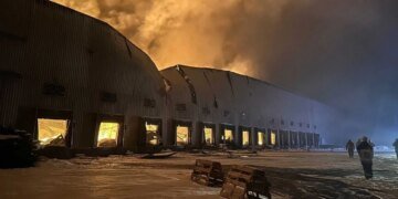 Нічна атака БПЛА рф у Яготині на Київщині: спалахнула пожежа на складі Roshen