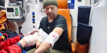 Внаслідок ранкового удару по Краматорську поранено журналістів