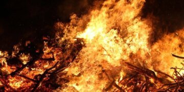 росіяни атакували приватний сектор у Богодухові на Харківщині: під завалами шукають дітей, постраждала вагітна жінка