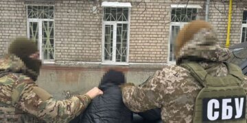 Продавали автомати, гранатомети та боєприпаси. СБУ викрила 7 торговців зброєю у 4-х регіонах України