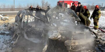 БПЛА рф атакував автомобіль швидкої допомоги на Харківщині, є загибла