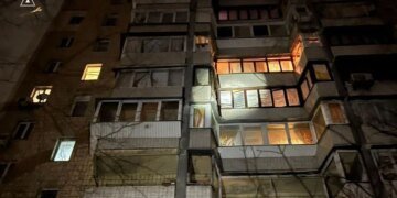 Двоє людей постраждали від нічної атаки рф на Київ