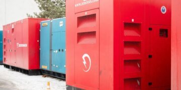 Украина получила от Японии 13 генераторов для критической инфраструктуры Киева