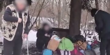 Полицейские показали эвакуацию семьи из Константиновки: их мать погибла