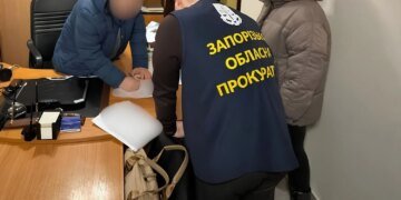 У Запоріжжі адвокат продавав "імунітет" від мобілізації та попався на хабарі