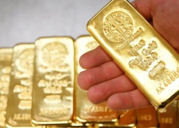 В Италии мужчина случайно выбросил 20 золотых слитков