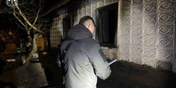 Во время пожара в доме Днепропетровской области погибли трое маленьких детей – полиция начала расследование