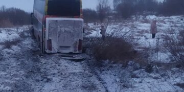 Автобус с пассажирами слетел в кювет на трассе Львов–Луцк: есть пострадавшие. ФОТО
