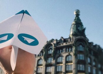 Россияне устроили бумажный протест. ВИДЕО