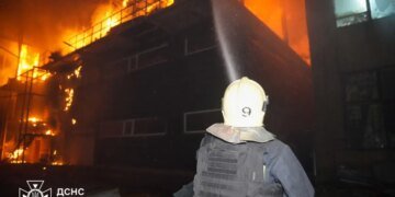 Атака на Одессу: повреждены жилой дом, магазин и СТО, есть пострадавшие