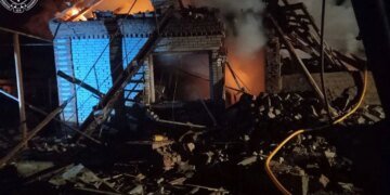 На Сумщині ворожа атака дронами забрала життя жінки, її родина з двома дітьми та сусіди поранені