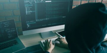 Хакери зламали понад 600 фаєрволів у 55 країнах світу за допомогою ШІ всього за кілька тижнів