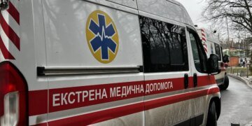Оккупанты ударили дроном по карете скорой помощи в Сумской области: выжил только водитель