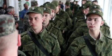 Командування окупаційних військ у Криму підробляє підписи строковиків для їх відправлення на фронт – АТЕШ