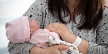 Україна зіткнулася з однією з найгірших демографічних криз у світі – CNN