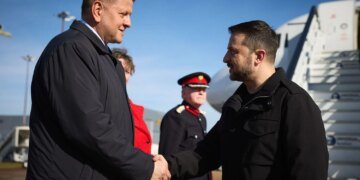 Зеленський відреагував на резонансне інтерв'ю Залужного і заявив, що не обговорюватиме деталі