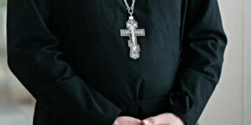 Святой бизнес на мобилизации: епископ ПЦУ показал, как за 2000 долларов стать дьяконом и избежать фронта