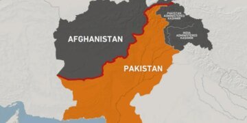 Горящая граница: афганские талибы пошли на штурм пакистанских позиций. ВИДЕО