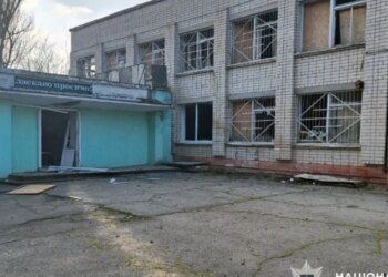 Новые атаки в Херсонской области: повреждены дома, ранены мирные жители и правоохранители