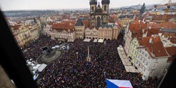У Празі пройшов багатотисячний мітинг на підтримку президента Павела на тлі конфлікту з урядом