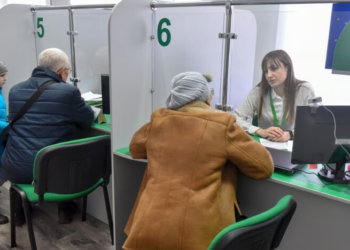 Массовая блокировка пенсий: сотни тысяч украинцев остались без выплат