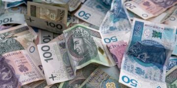 Миф о “золотых горах”: сколько на самом деле Польша тратит на пенсии украинцам