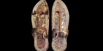 Вчені знайшли 3300-річні сандалі Тутанхамона