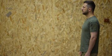 The Guardian: Военные и спецслужбы готовились к войне за спиной Зеленского – и рисковали трибуналом