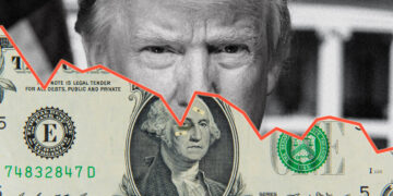 Доллар резко развернуло из-за пошлин Трампа и напряженности с Ираном: как отреагируют рынки