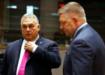 Ультиматумы – Кремлю, а не Киеву: МИД жестко ответил Венгрии и Словакии