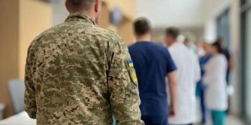 Військовослужбовці отримують 100 тис. гривень під час лікування після поранення – Міноборони