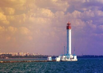 Ворог повторно атакував Одещину, пошкоджено транспортну інфраструктуру та будинки – ОВА