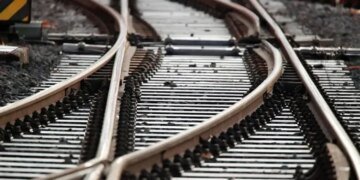 рф продовжує атаки на логістику – після судна та станції вдарила дроном по поїзду, поранено залізничників