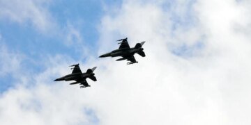 Українські F-16 кілька тижнів не мали достатньо ракет американського виробництва – Reuters