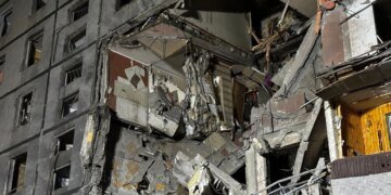 Кількість постраждалих у Харкові зросла до 10 осіб, під завалами будинку 5 людей – ОВА