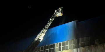 На Житомирщині росіяни атакували інфраструктуру, пожежі загасили