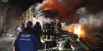 Кількість загиблих від удару рф по багатоповерхівці в Харкові зросла до 11