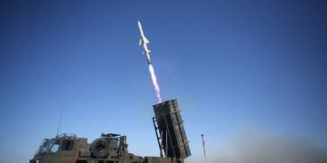 Японія розгортає перші власні ракети великої дальності