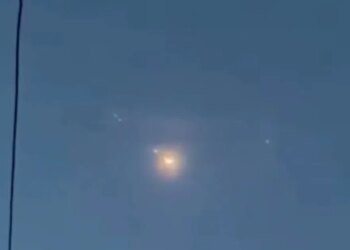 Фрагменты метеорита разбили крыши жилых домов в Германии