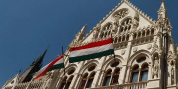 Узаконенный грабеж: в Будапеште ищут “законный” способ прикарманить украинское золото и деньги