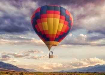 Смертельный полет над городом: в Польше аэростат влетел в многоэтажку. ВИДЕО