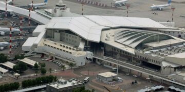 Аеропорт Кувейту зазнав атаки дронів, Іран атакує енергоресурси в регіоні – що відбувається на Близькому Сході