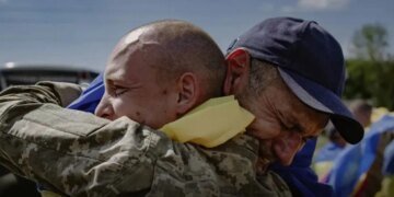 Військові після полону можуть отримати 100 000 гривень та 90 днів відпустки – Міноборони