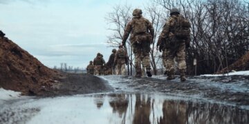 На фронте украинские бойцы используют новые средства для противодействия дронам: как это работает