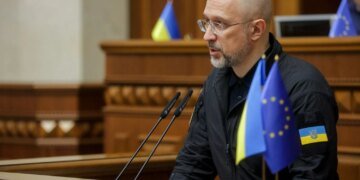 320 "прильотів" – Шмигаль назвав кількість ударів рф ракетами і дронами по Кременчуцькому НПЗ