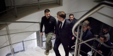 Зеленський прибув на зустріч з Макроном, планує закликати допомогти отримати ракети до Patriot – ЗМІ